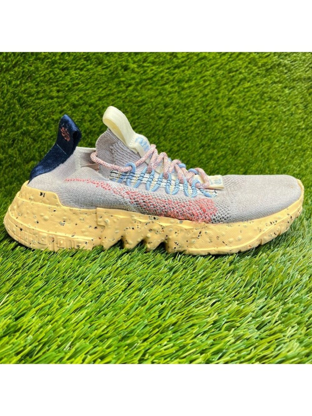 Nike Space Hippie 04 Mens Size 8 Gray Pink Beige Walking‎ Running Shoes Sneakers
